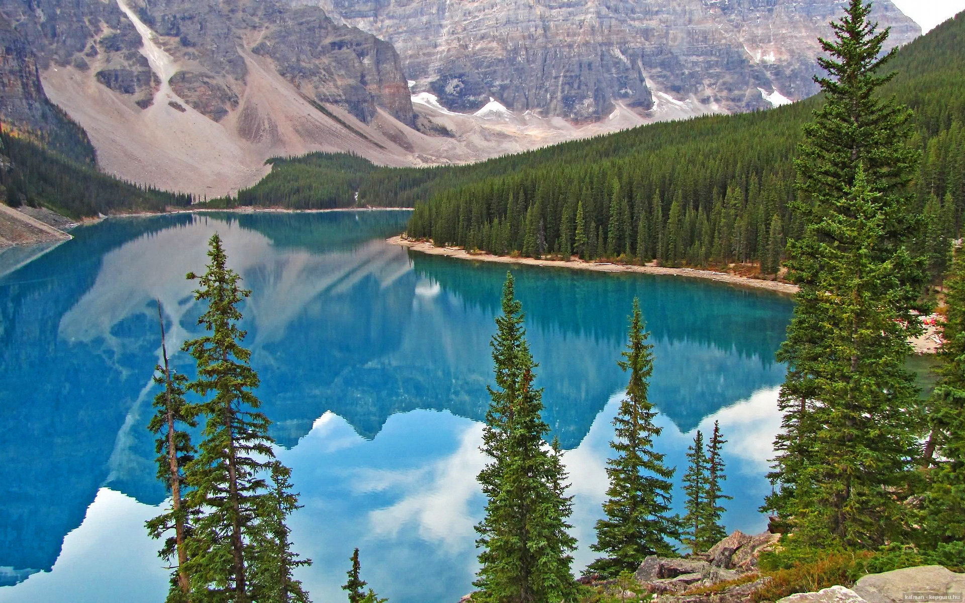 米兰登录入口-基层足球场地建设滞后制约发展，足球场地建设方案