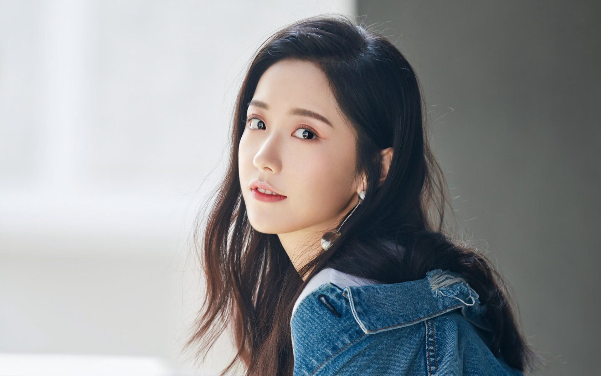 边锋是否比中锋拥有更大自由度决定进攻发起路径,边锋重要吗